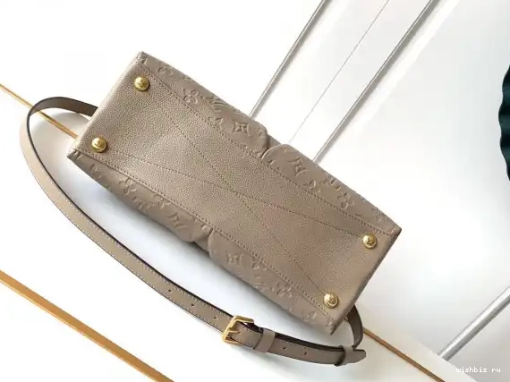 WIS LOUIS VUITTON MM TOTE V 0430